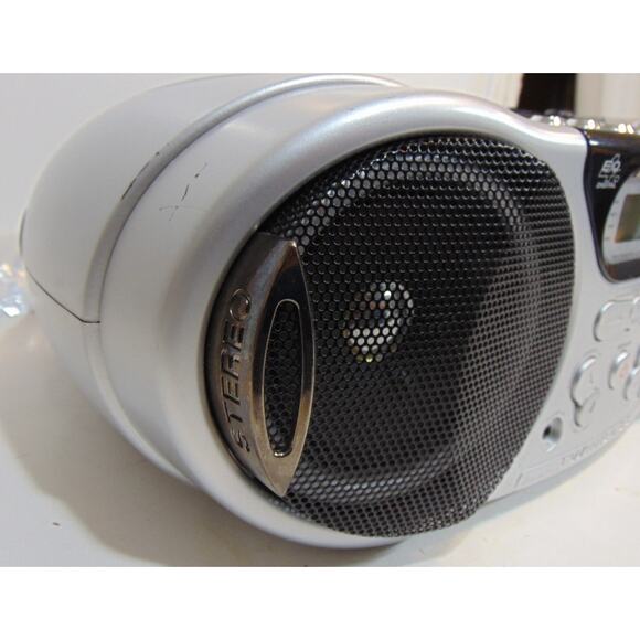 RCA Twin Bass RCD1598 Portable Boombox FM/AM/CD/MP3 Stereo Radio TESTED AUX IN - Picture 4 of 12